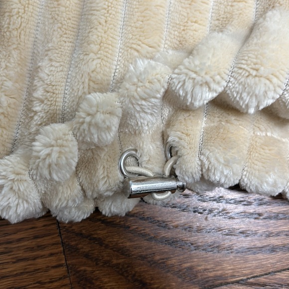 Cream Crew Neck - Picture 4 of 4